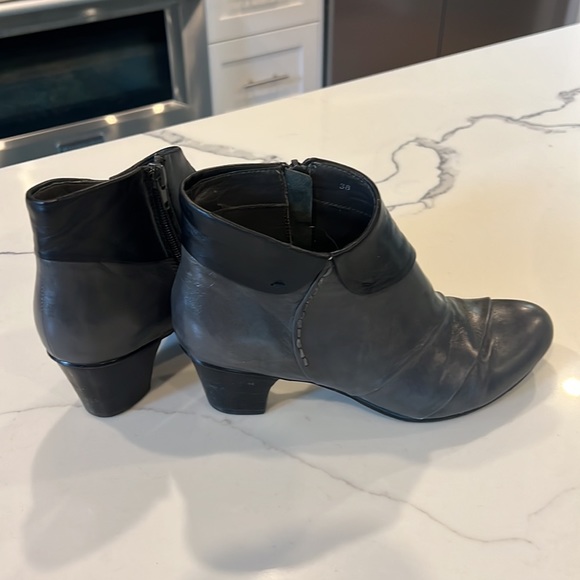 Moda Booties - Picture 3 of 8